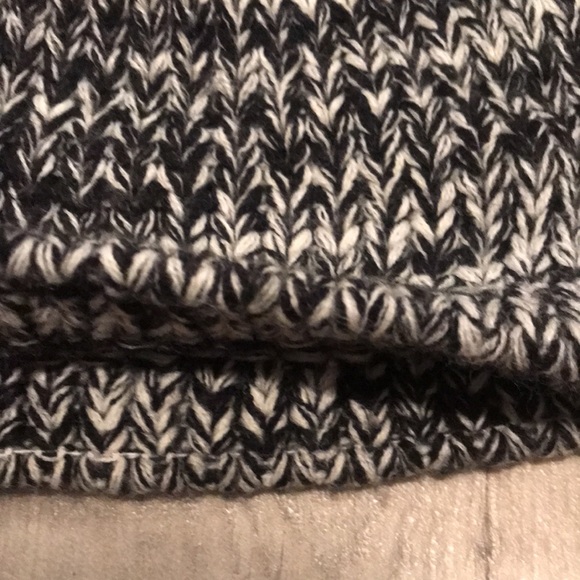 Forever 21 Knit Beanie Hat - Picture 4 of 4